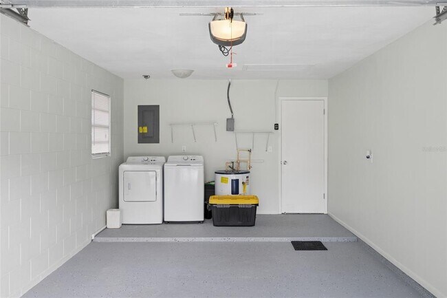 Building Photo - 536 Hibiscus Way