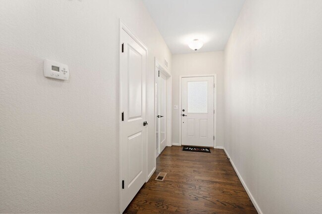 Building Photo - 3-Bed 3-Bed House