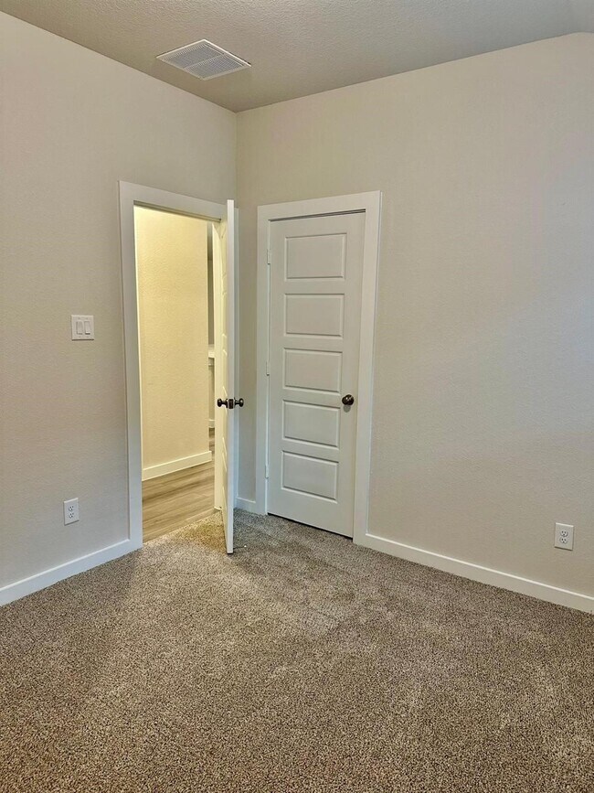 Building Photo - 1729 Succotash Oak Ct