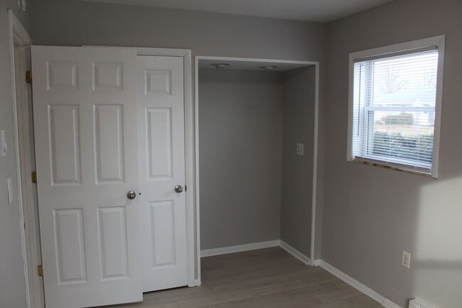 Building Photo - 3 Bedroom Ranch in Plainfield