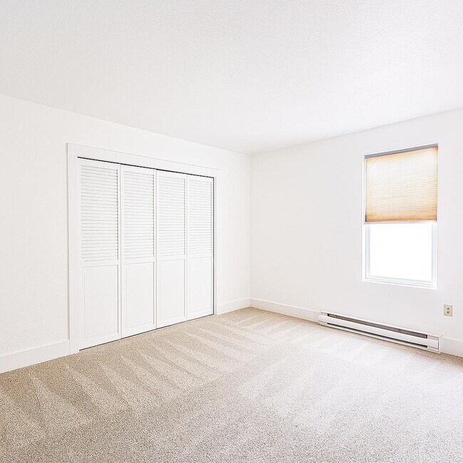 Building Photo - 1038 Lakeview Blvd E