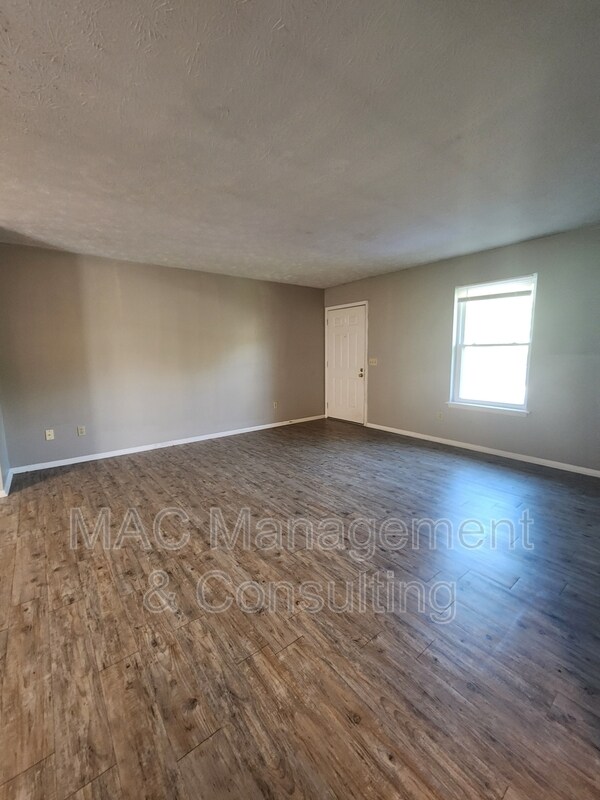 Building Photo - 155 E Jere Whitson Rd