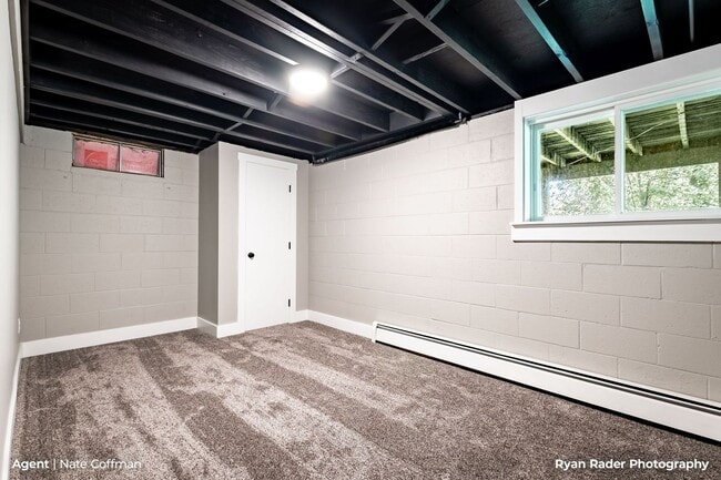 Building Photo - Downtown Rockford Single Family Home on White Pine Trail