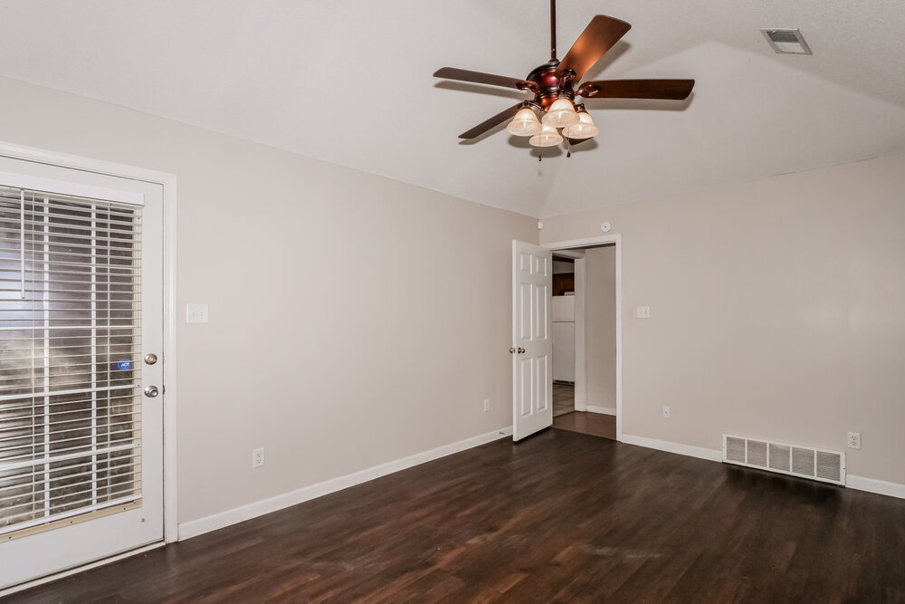 Building Photo - 10255 Green Moss Dr S