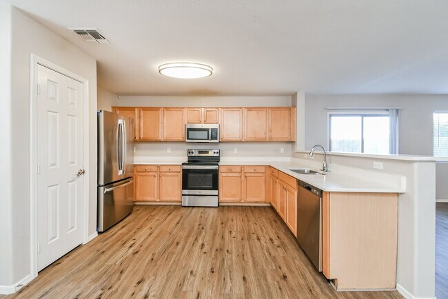 Building Photo - 2552 E Meadow Lark Way