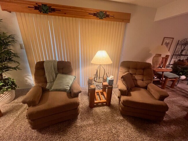 Building Photo - 25246 S Glenburn Dr