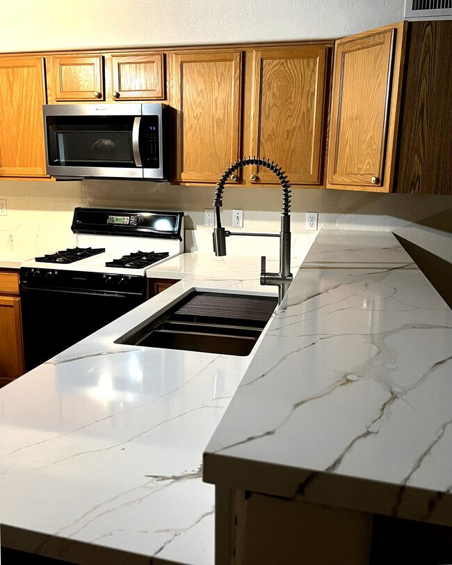 Building Photo - 519 W Douglas Ave