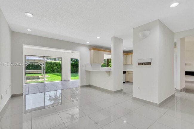 Building Photo - 4585 SW 87th Ave