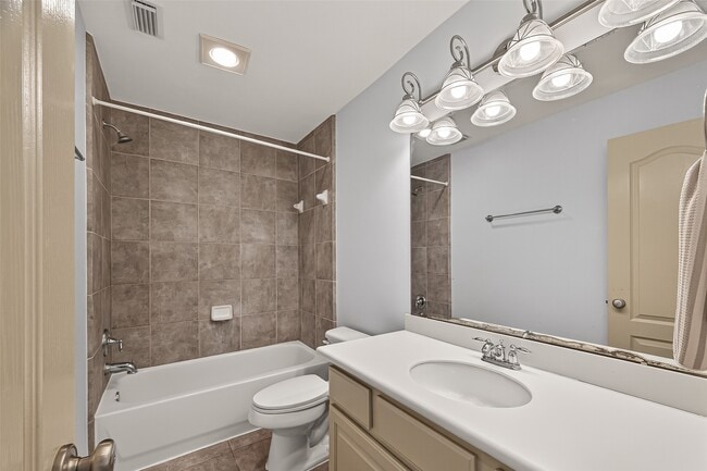 Building Photo - 313 Hogan St