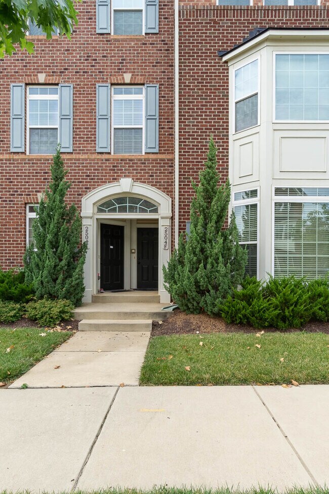 Building Photo - 2504 Hurston Ln NE