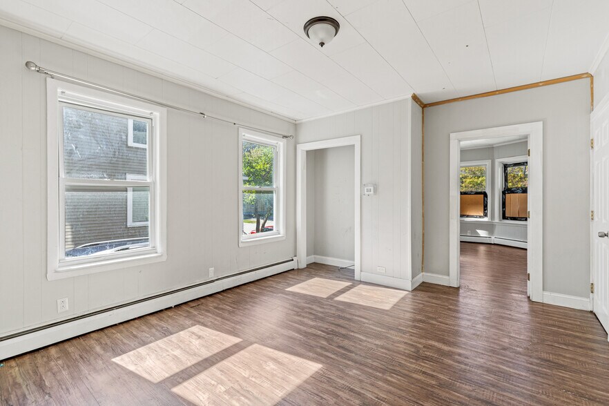 Building Photo - 174 Bartlett St