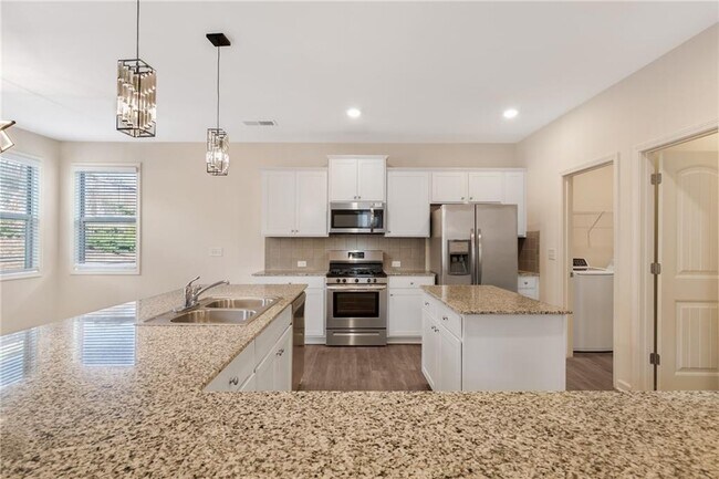 Building Photo - 153 Wayside Terrace