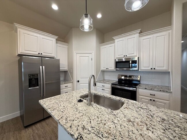 Building Photo - 7035 Glen Abbey St