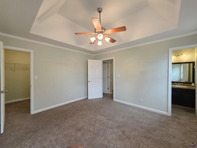 Building Photo - 66 Park Ln