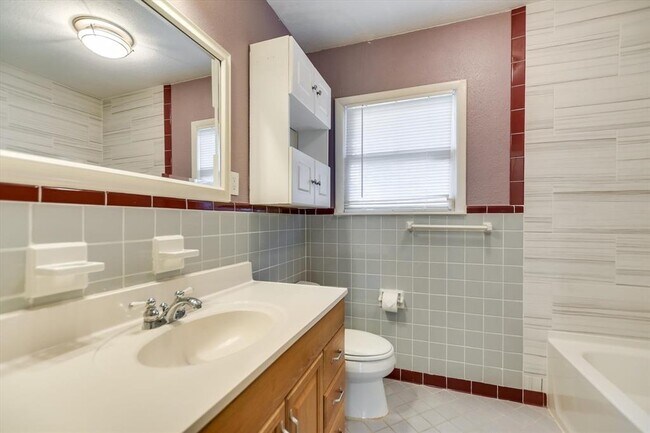 Building Photo - 208 Braeswood Rd