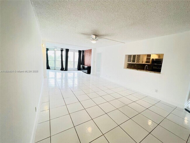 Building Photo - 1830 Sabal Palm Dr