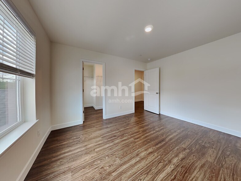 Building Photo - 10601 136th St Ct E