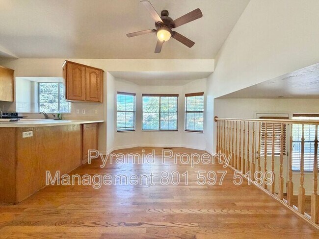 Building Photo - 717 E Hundley Hvn Cir