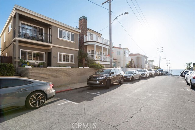 Building Photo - 330 28th St