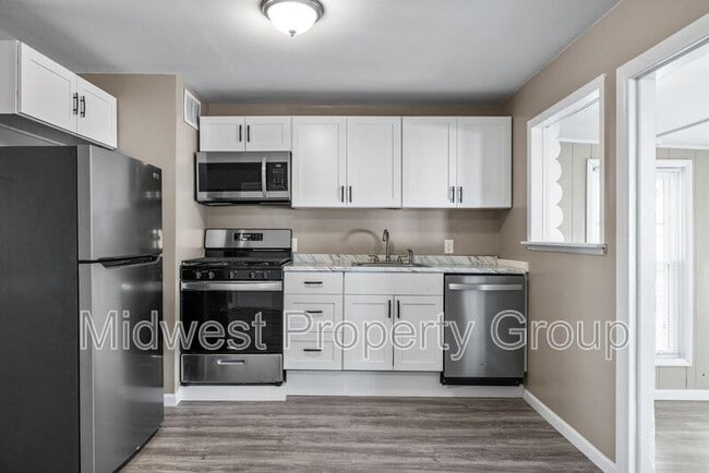 Building Photo - 1421 Vero Dr