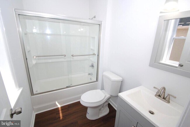 Building Photo - 217 Wood St