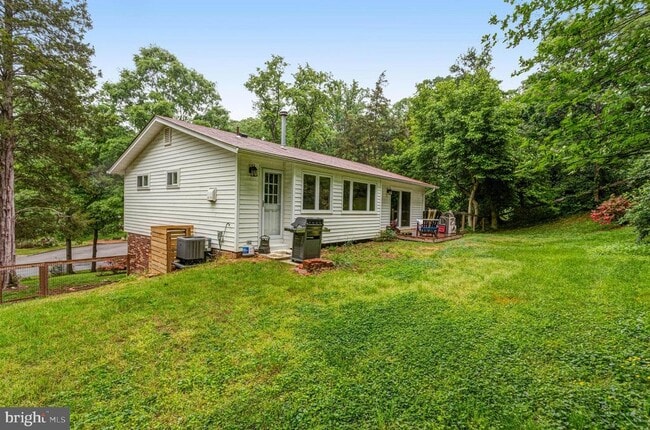 Building Photo - 8805 Menard Ct