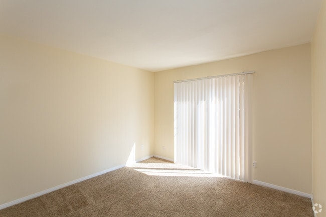 2 BR, 1 BA - 800 SF - Sunshine Manor Apartments