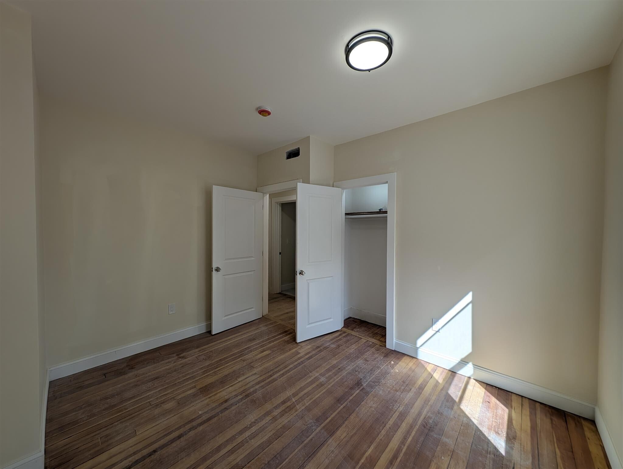 Building Photo - 5 Lowell Cir