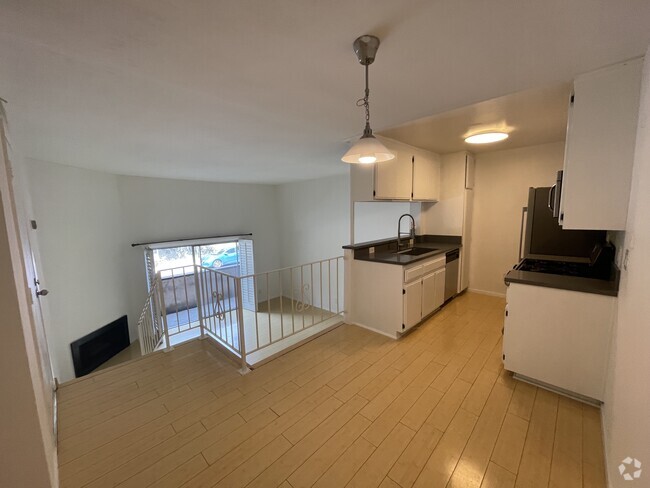 Building Photo - 5500 Lindley Ave