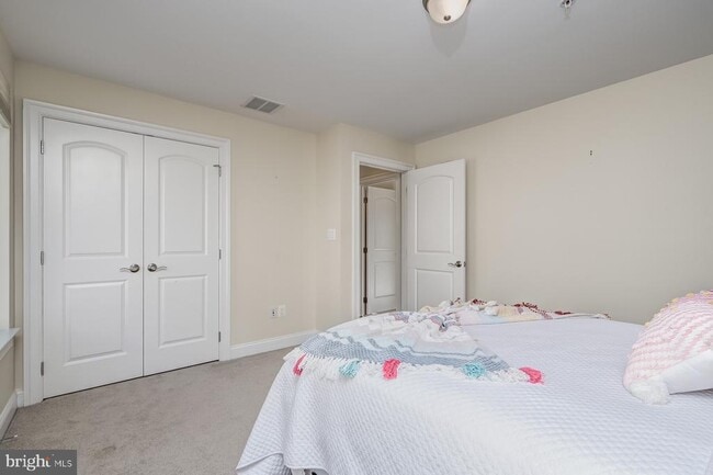 Building Photo - 621 Ponte Villas N