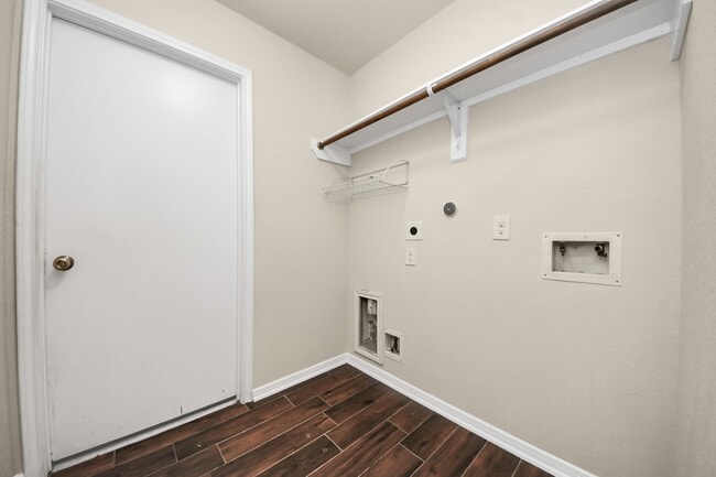 Building Photo - 6802 Level Pond Ln
