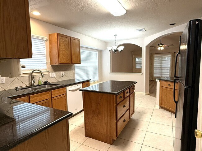 Building Photo - 6730 Catarina Cir