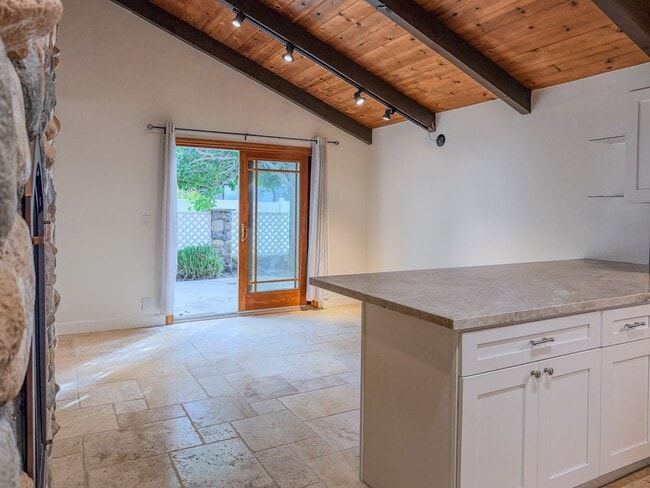 Building Photo - 5142 Sandpiper Way