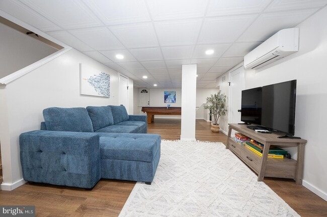 Building Photo - 227 E Hathaway Ln