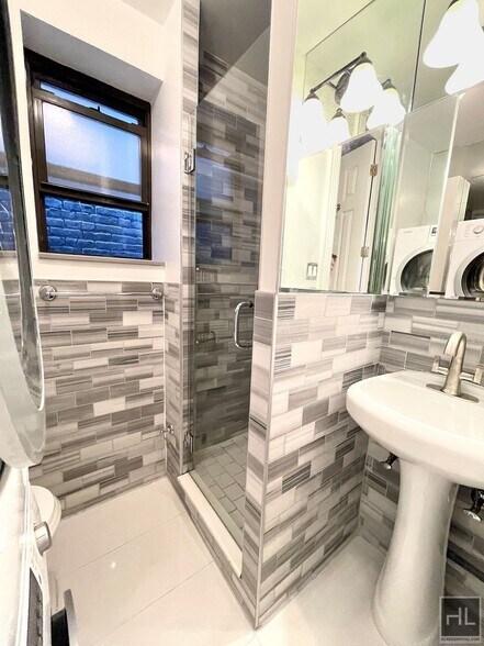 Building Photo - Mott Street