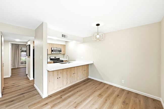 Building Photo - 7801 Shoal Creek Blvd