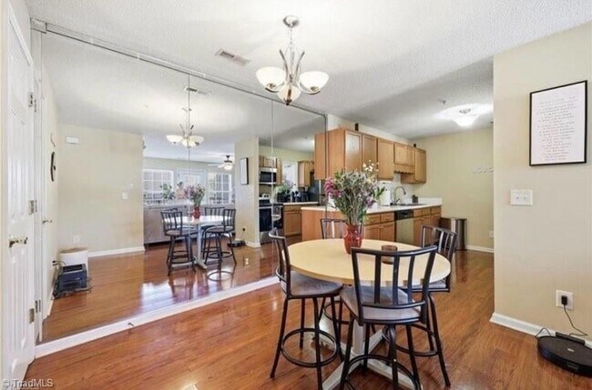 Building Photo - 903 Hanahan Ct