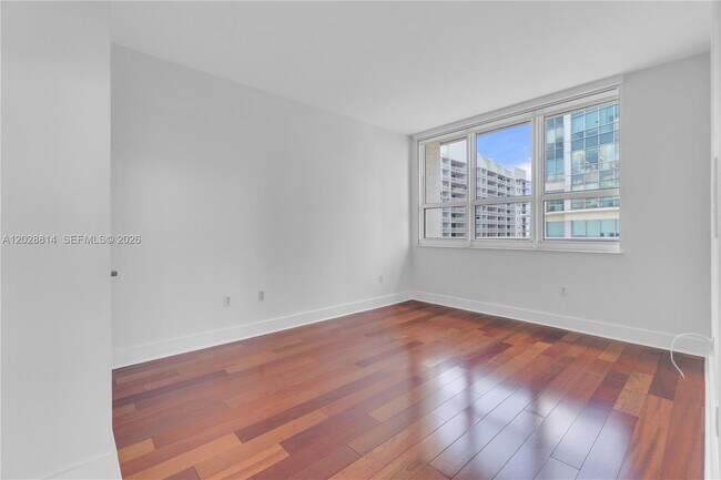 Building Photo - 1155 Brickell Bay Dr