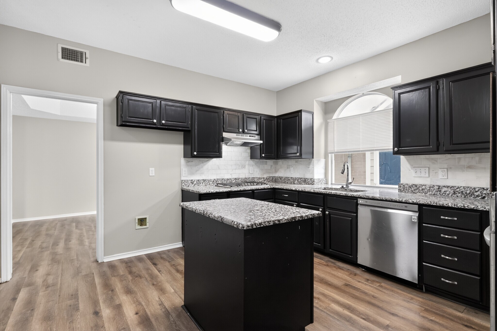 Building Photo - 1624 Ariel Dr