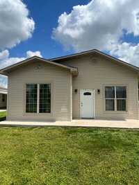 Building Photo - COMING SOON: BEAUTIFUL MODERN 2 BEDROOM / ...