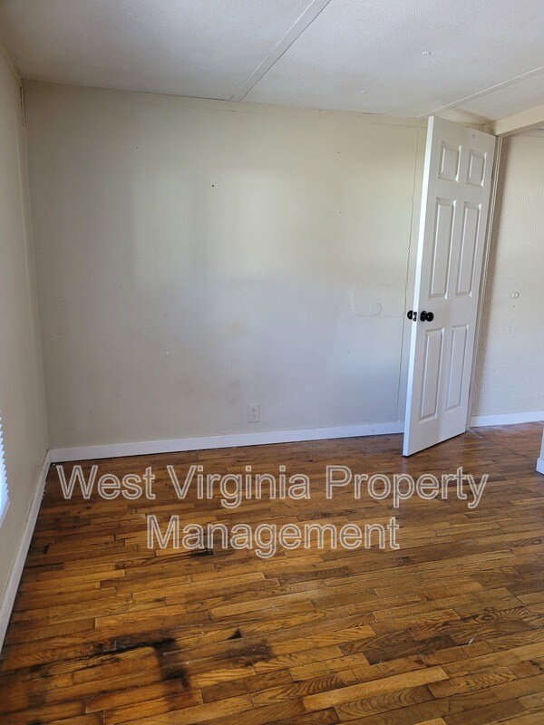 Building Photo - 432 Pocahontas St W