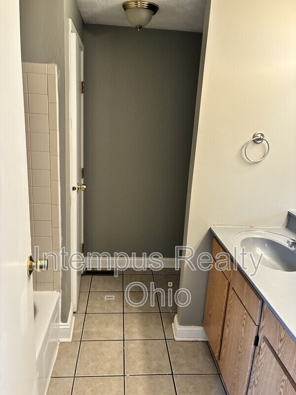 Building Photo - 21 King Arthur Ct