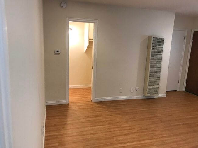 Living area - 125 Gull St