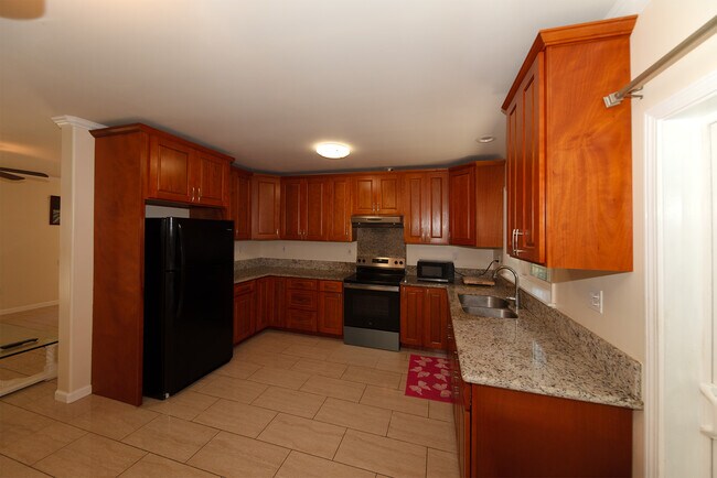 Building Photo - 1352 8th Ave