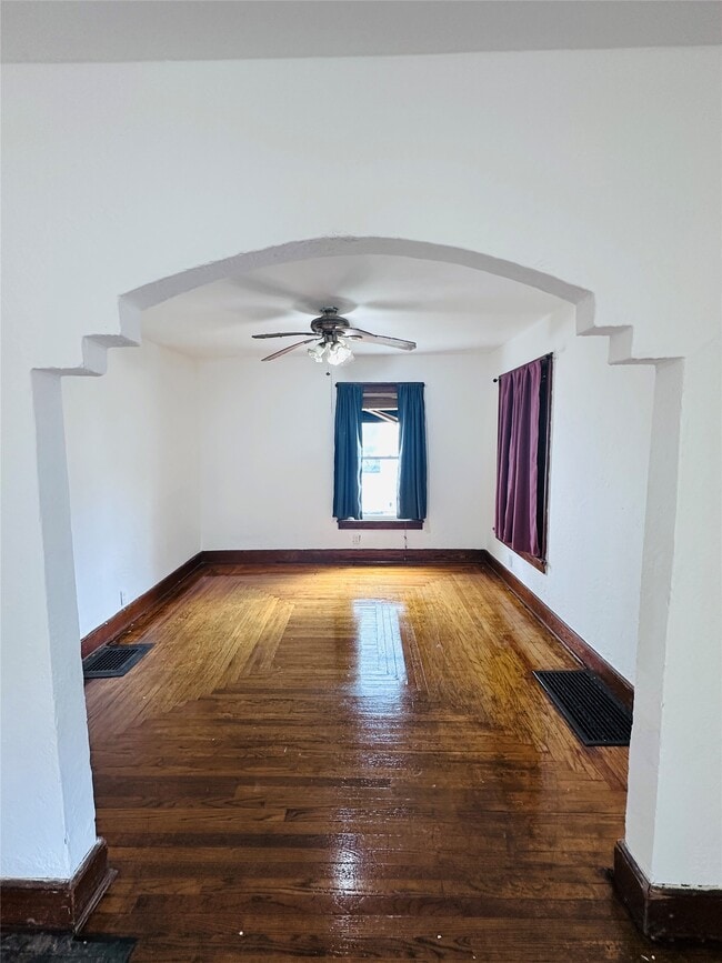 Building Photo - 210 Squires Ave