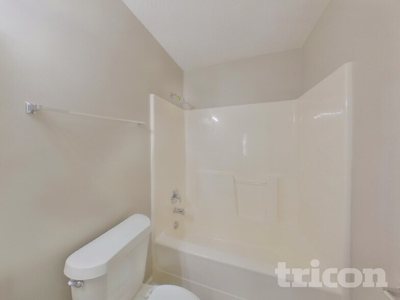 Building Photo - 136 Katrina Ct