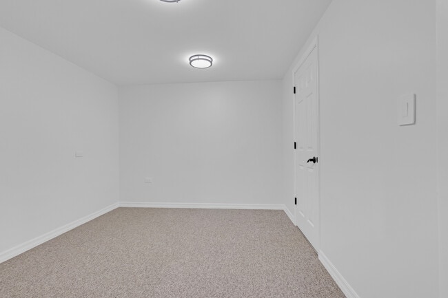 Building Photo - 141 Manchester Ct