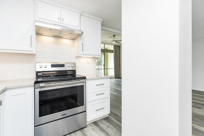 Building Photo - 4600 Ocean Dr