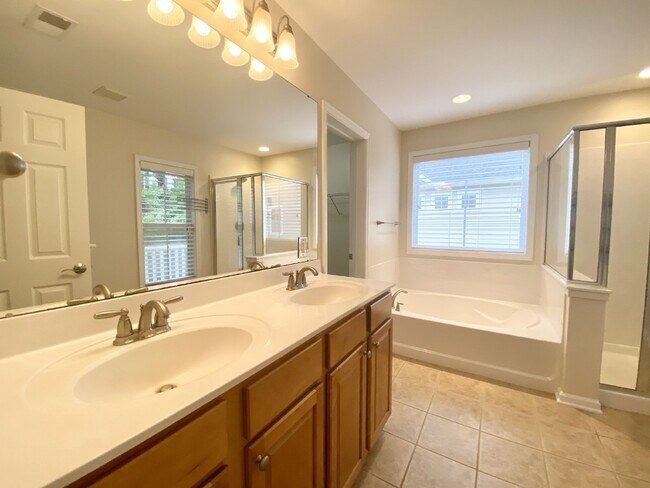 Building Photo - Charming Four-Bedroom Home in Bluffton wit...