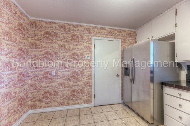 Building Photo - FOR LEASE | Brookside | $1300 Rent + $1300...
